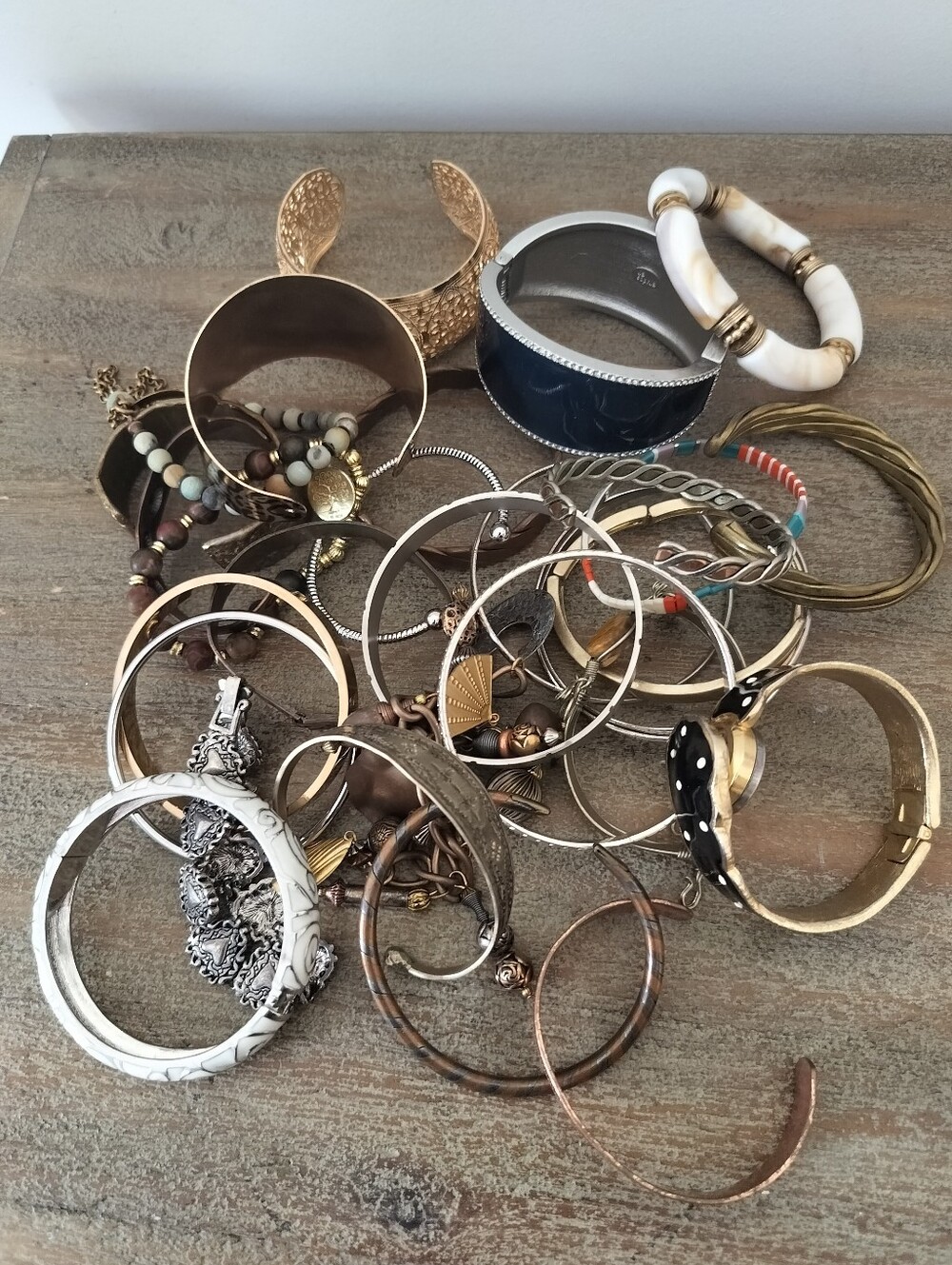 Hug Lot Of Mixed Metal and Resin Women’s Bangle Bracelet Set - Assorted Colors
